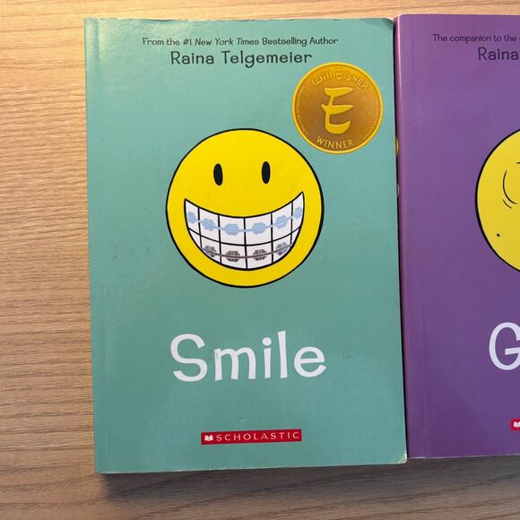 Raima Telgemeier Guts and Smile Paperback Book Set of 2 - Picture 2 of 4